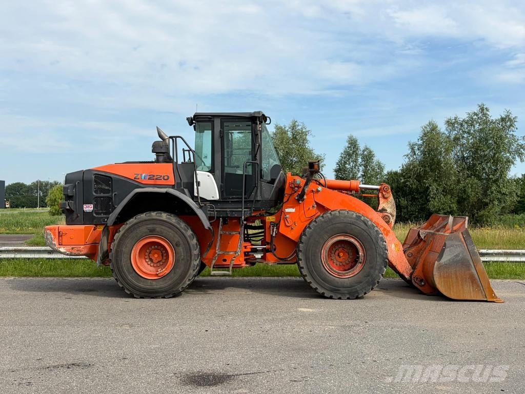 Hitachi ZW220-5B 轮式装载机
