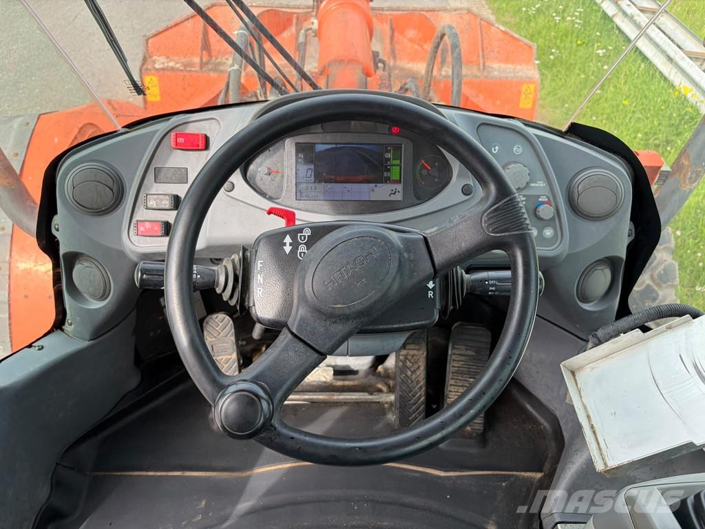 Hitachi ZW220-5B 轮式装载机