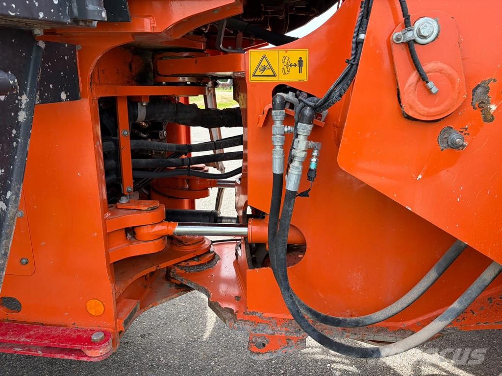 Hitachi ZW220-5B 轮式装载机