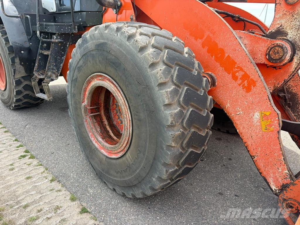 Hitachi ZW220-5B 轮式装载机