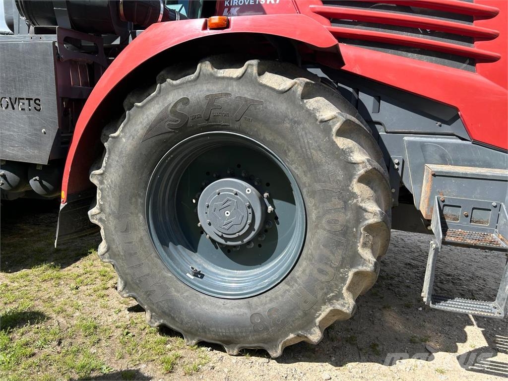 Kirovets K743 mit Mercedes Motor OM470LA 曳引機