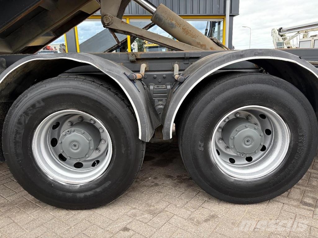 Mercedes-Benz Axor 2633 + HIAB 122 B-2 + 6X4 + REMOTE + MANUAL Grúas todo terreno