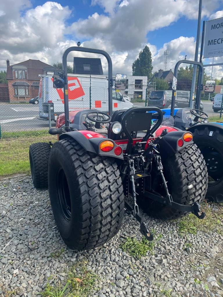 McCormick X 2.055 الجرارات