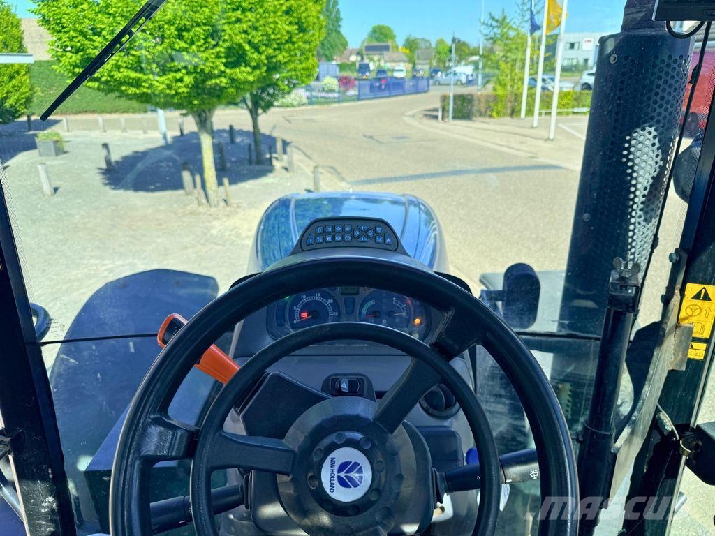 New Holland T7040 Power Command Tractoren