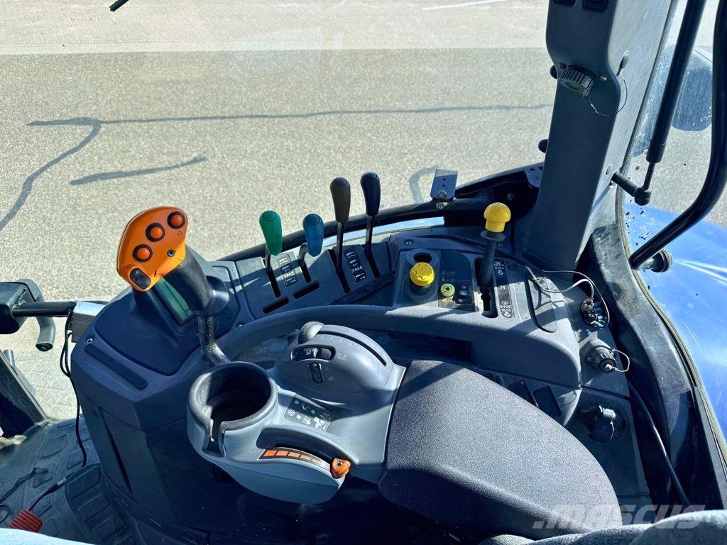 New Holland T7040 Power Command Tractoren