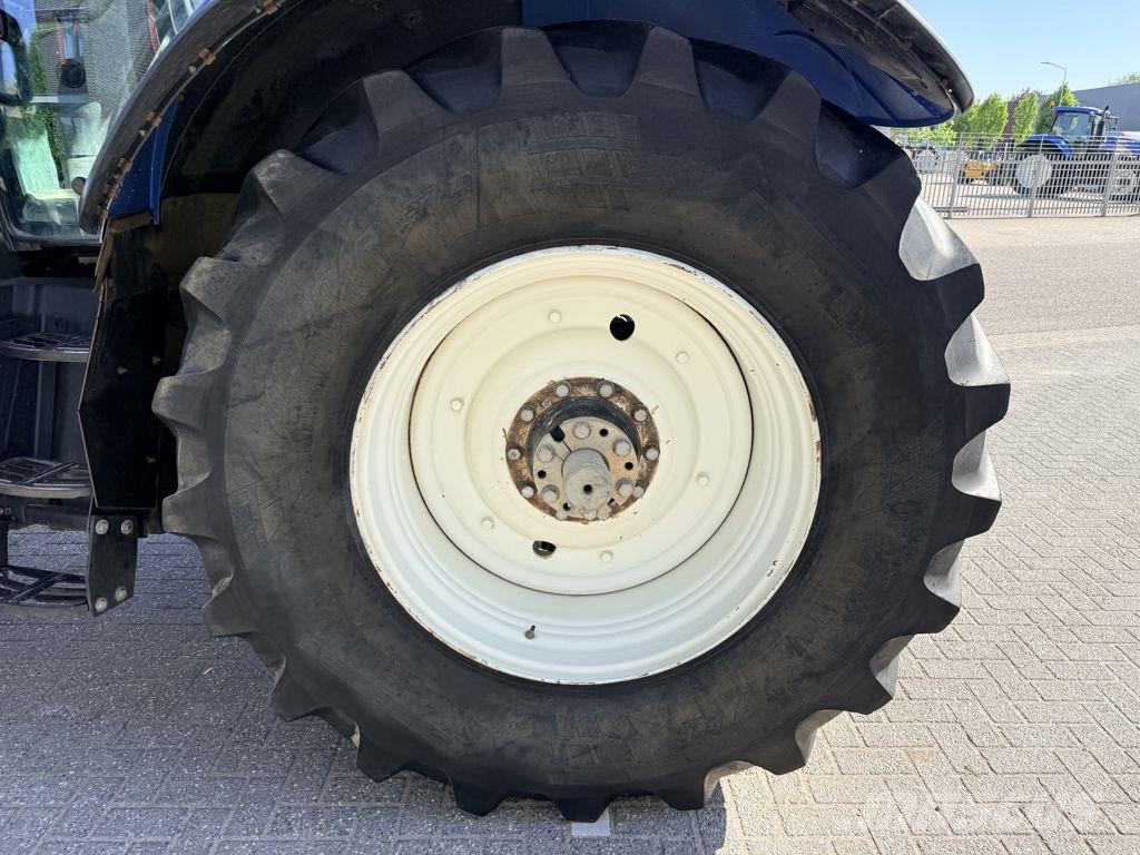 New Holland T7040 Power Command Tractoren