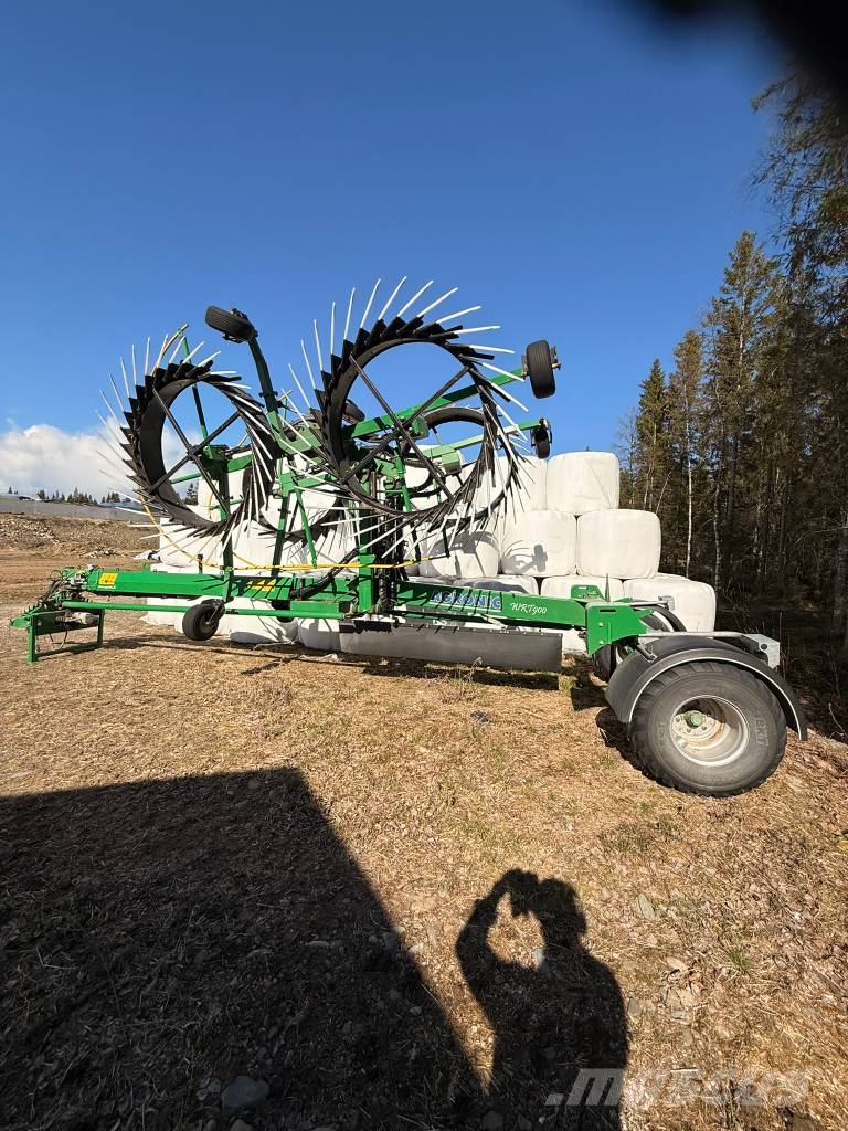 Agronic WRT 900 Windrowers