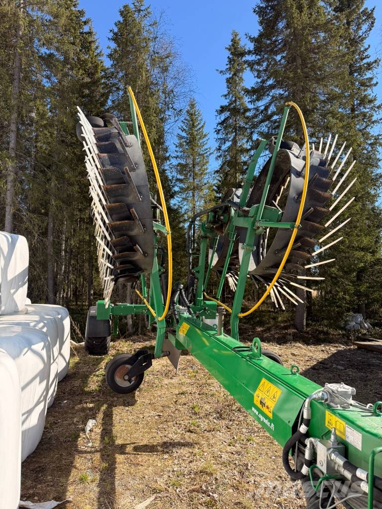 Agronic WRT 900 Windrowers