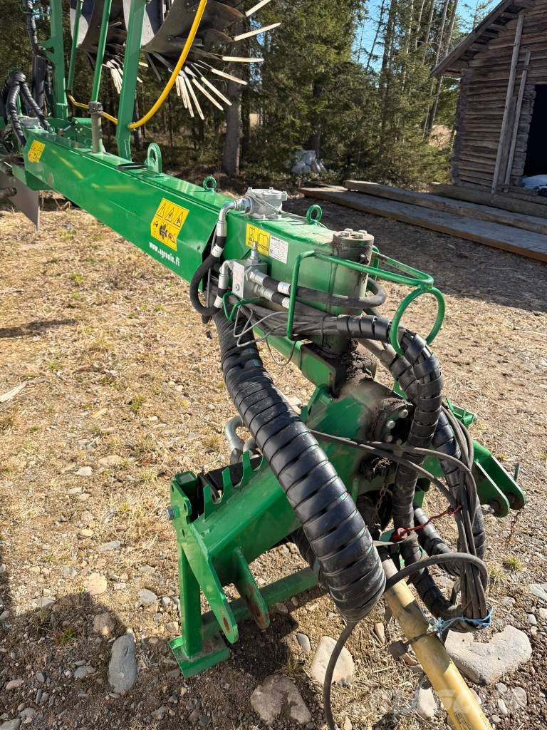Agronic WRT 900 Windrowers