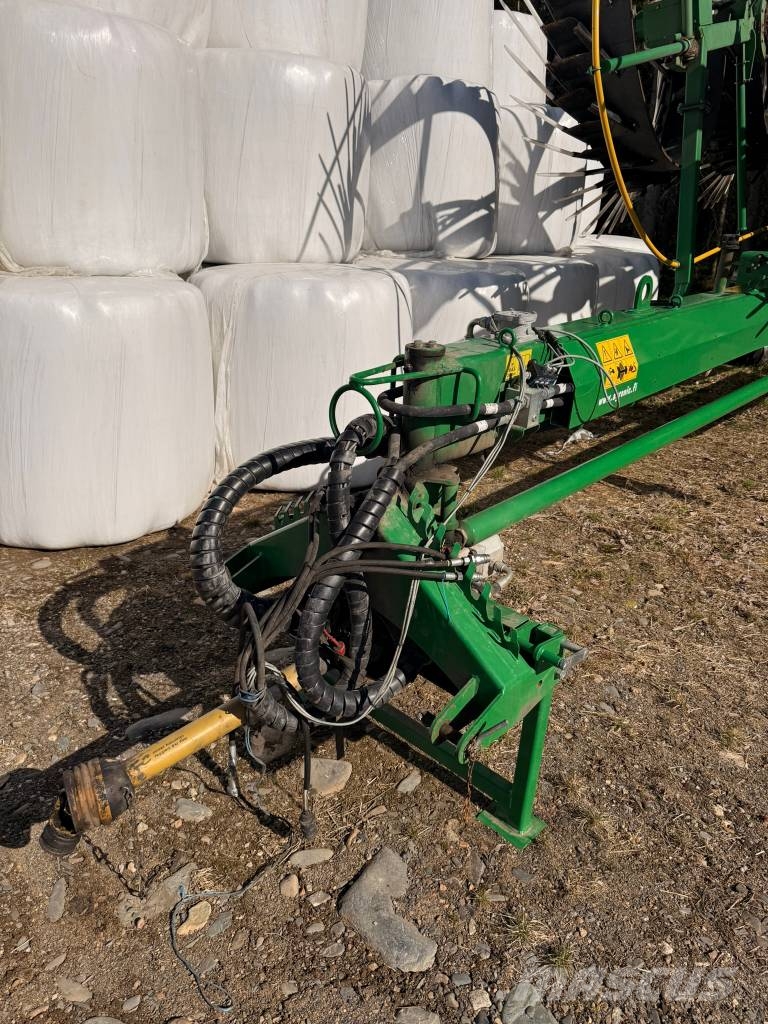 Agronic WRT 900 Windrowers
