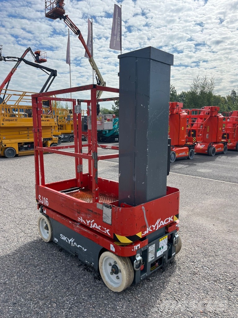 SkyJack SJ 16 Vertikālie pacēlāji