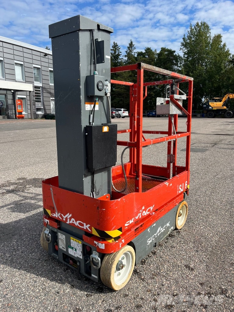 SkyJack SJ 16 Vertikālie pacēlāji