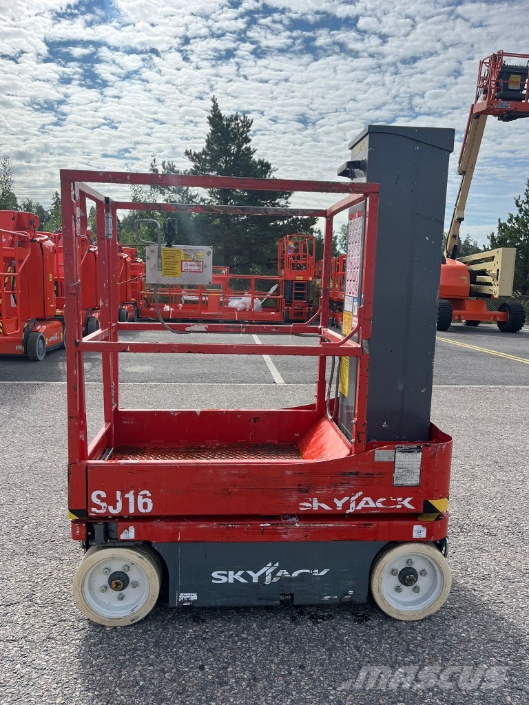 SkyJack SJ 16 Vertikālie pacēlāji