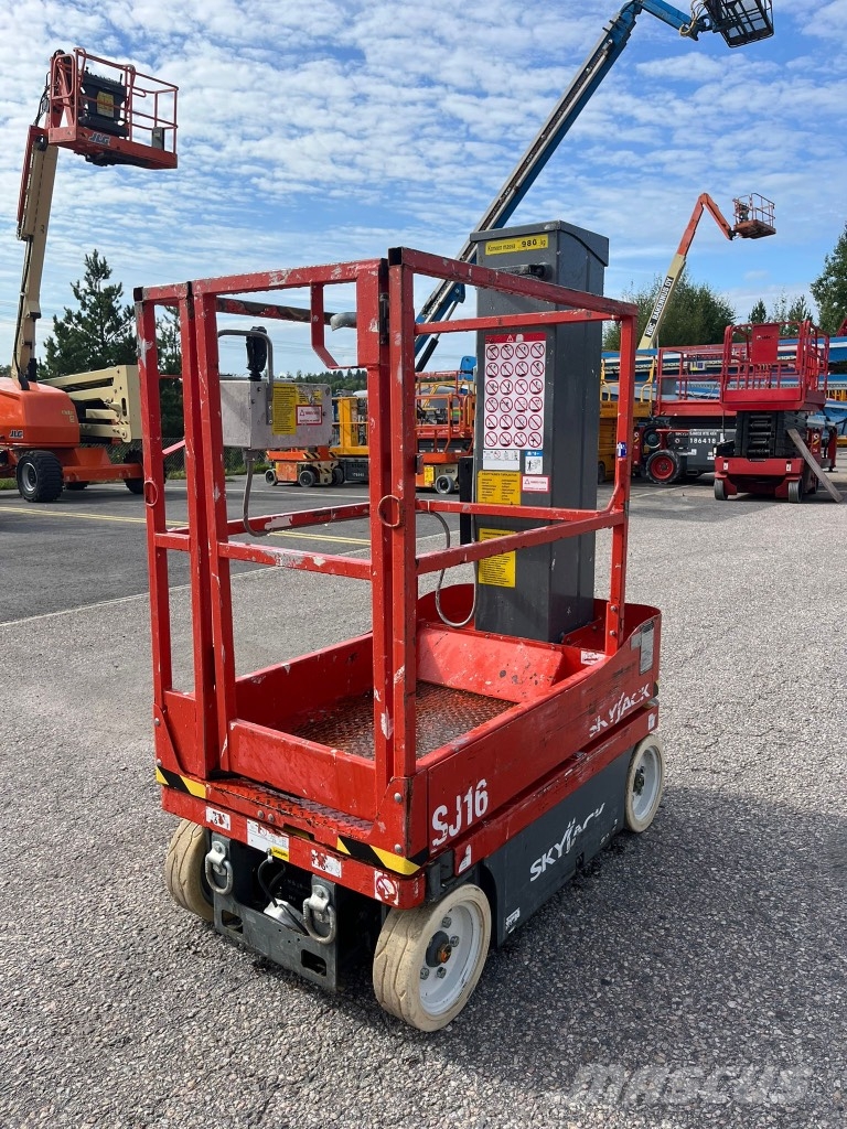 SkyJack SJ 16 Vertikālie pacēlāji