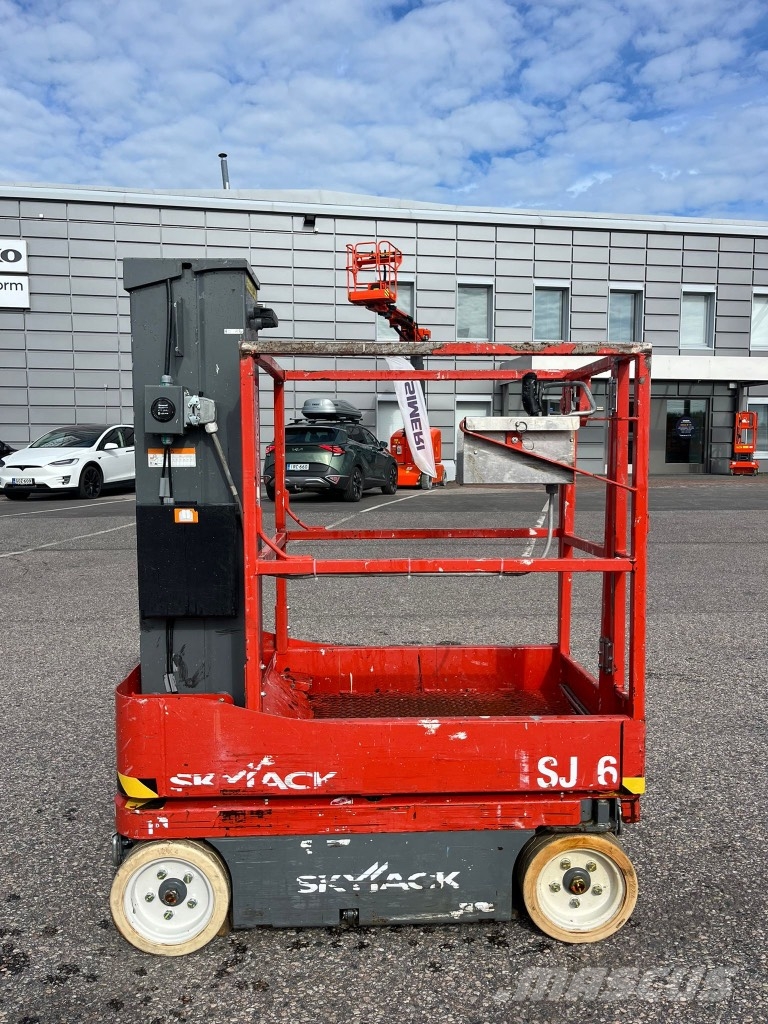 SkyJack SJ 16 Vertikālie pacēlāji