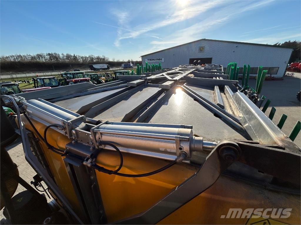 Vredo VT 7028 / ZBV 32000V معدات توزيع السماد العضوي