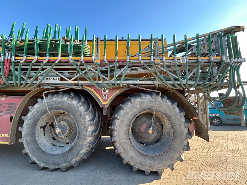 Vredo VT 7028 / ZBV 32000V معدات توزيع السماد العضوي