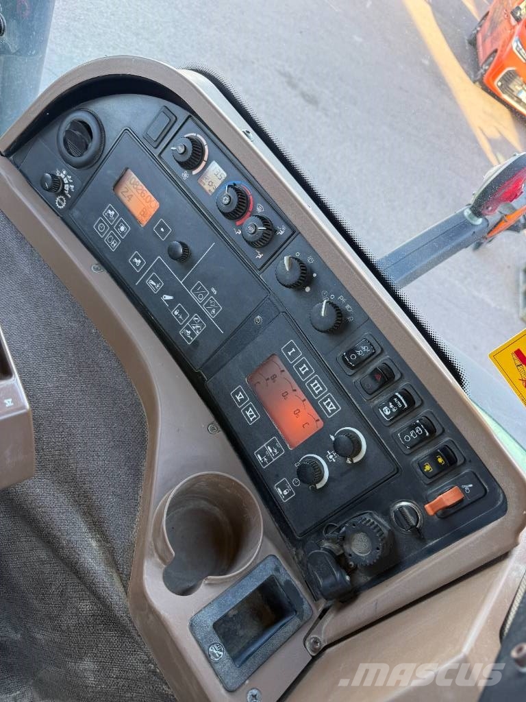 John Deere 8330 الجرارات