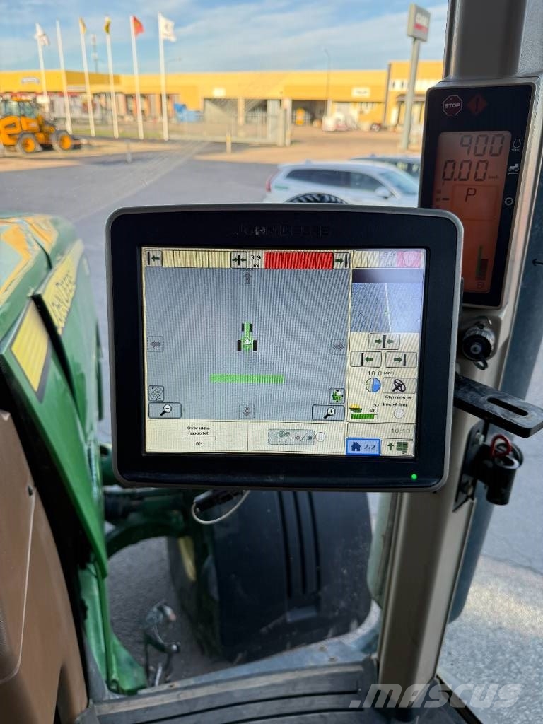John Deere 8330 الجرارات