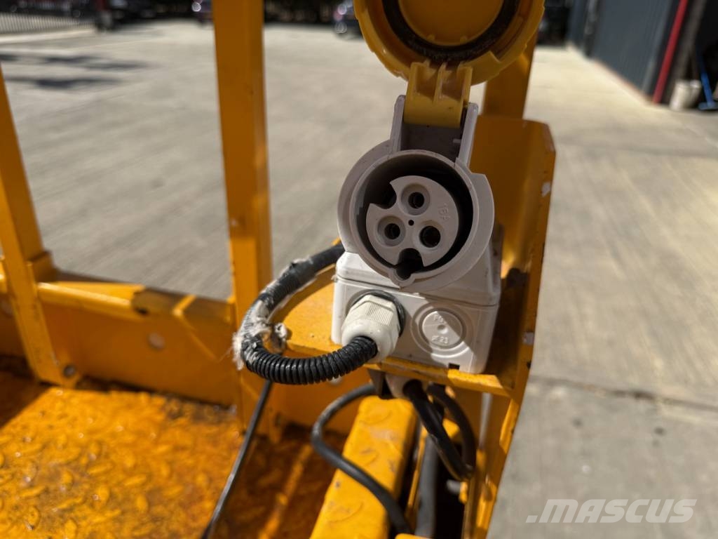 JCB S 1930 E Škarjaste dvižne ploščadi