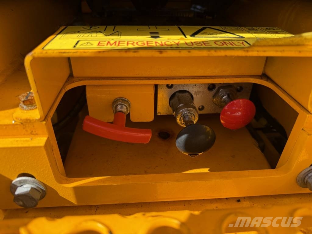 JCB S 1930 E Škarjaste dvižne ploščadi