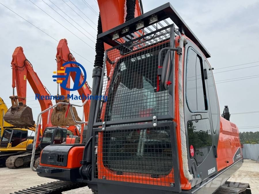 Doosan DX 340 حفارات زحافة