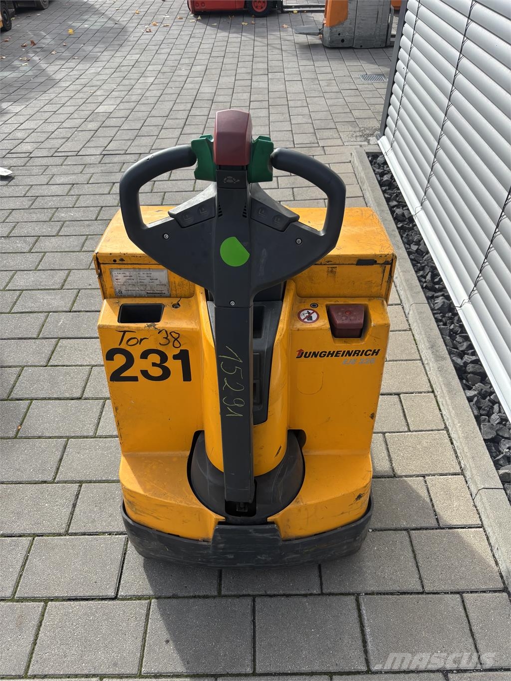 Jungheinrich EJE 225 Pedestrian stacker