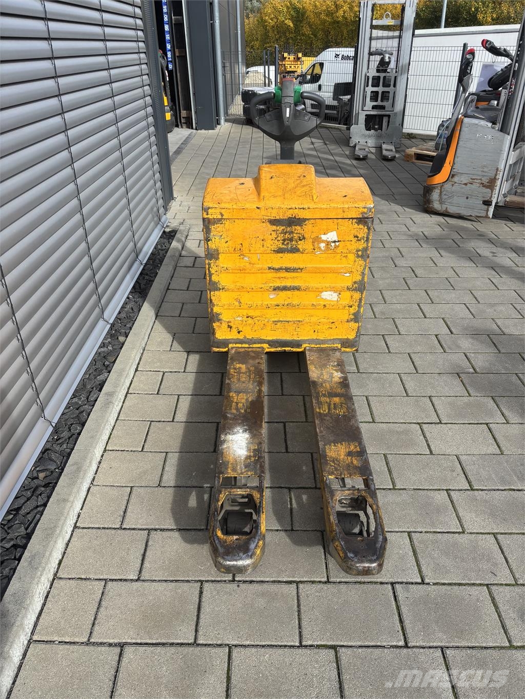 Jungheinrich EJE 225 Pedestrian stacker