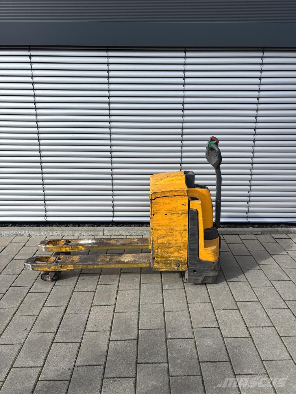Jungheinrich EJE 225 Pedestrian stacker
