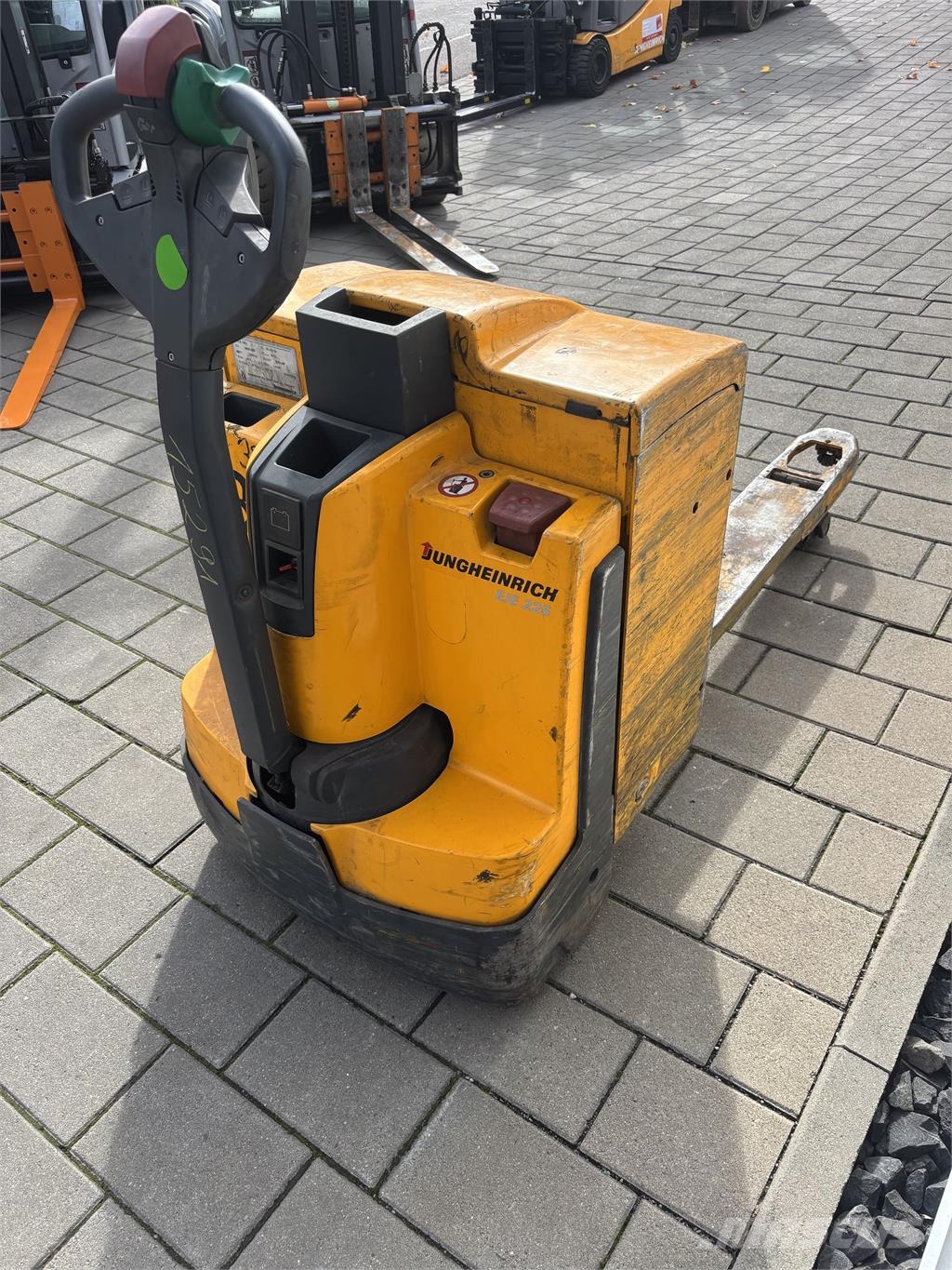 Jungheinrich EJE 225 Pedestrian stacker