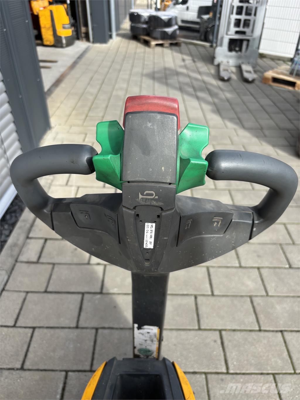 Jungheinrich EJE 225 Pedestrian stacker