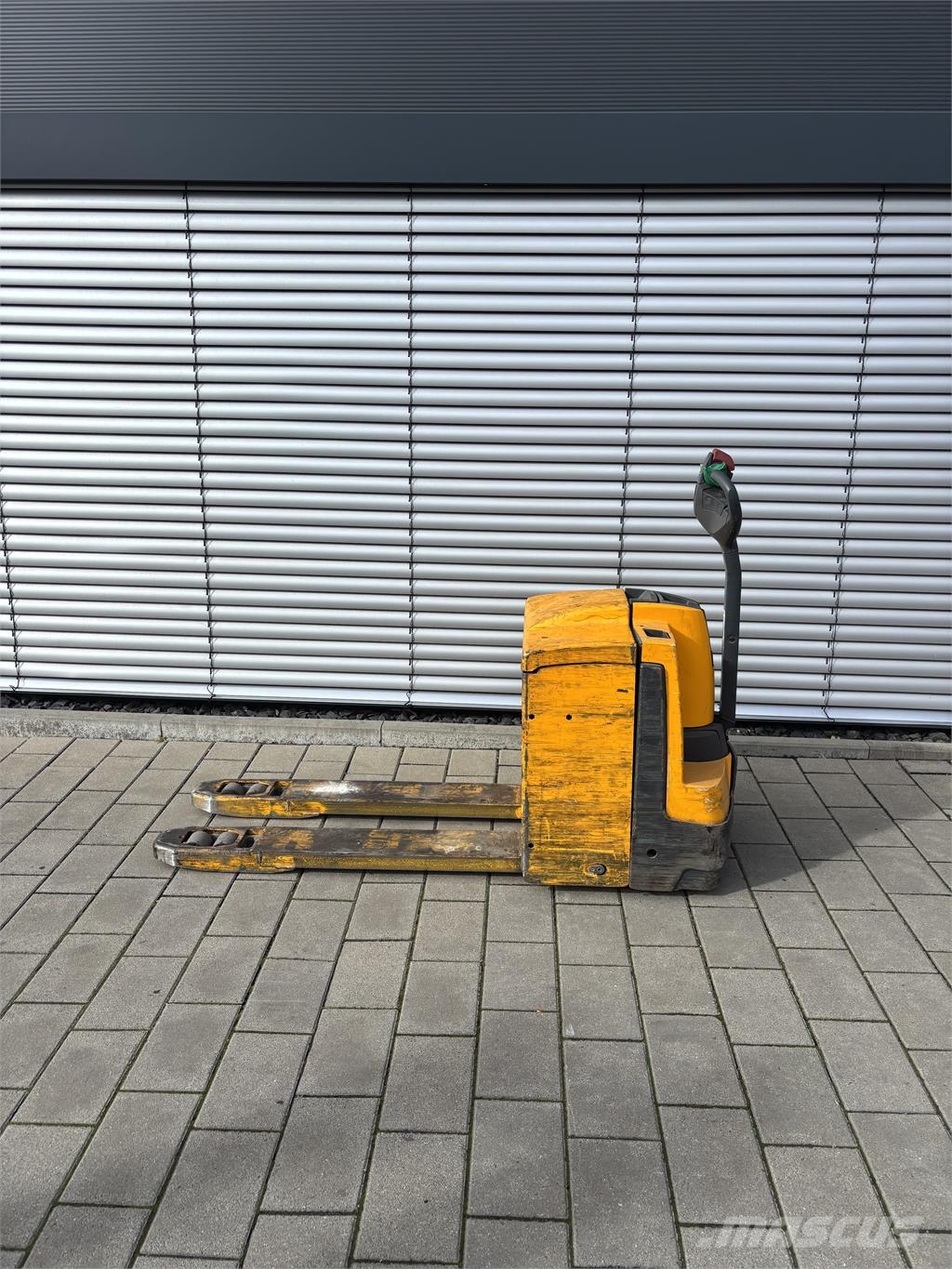 Jungheinrich EJE 225 Pedestrian stacker