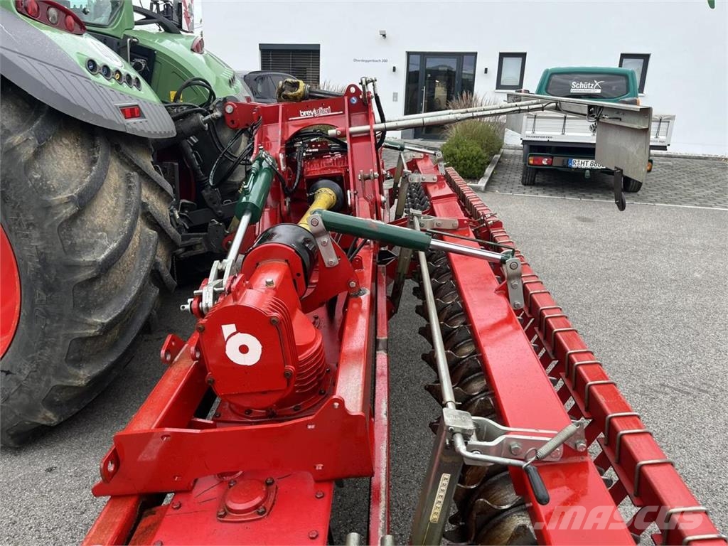 Breviglieri 6m Kreiselegge Makfold 300 mit NEUEN Grapa si pluguri rotative