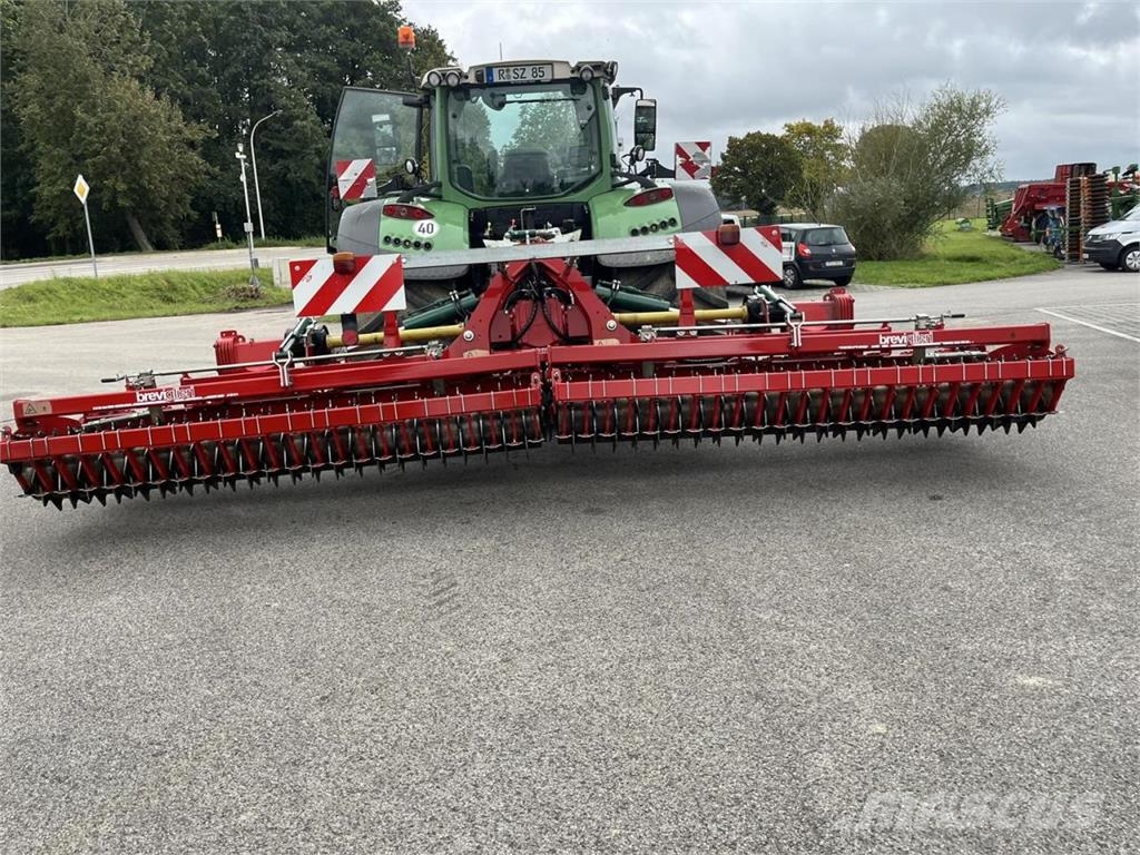 Breviglieri 6m Kreiselegge Makfold 300 mit NEUEN Grapa si pluguri rotative