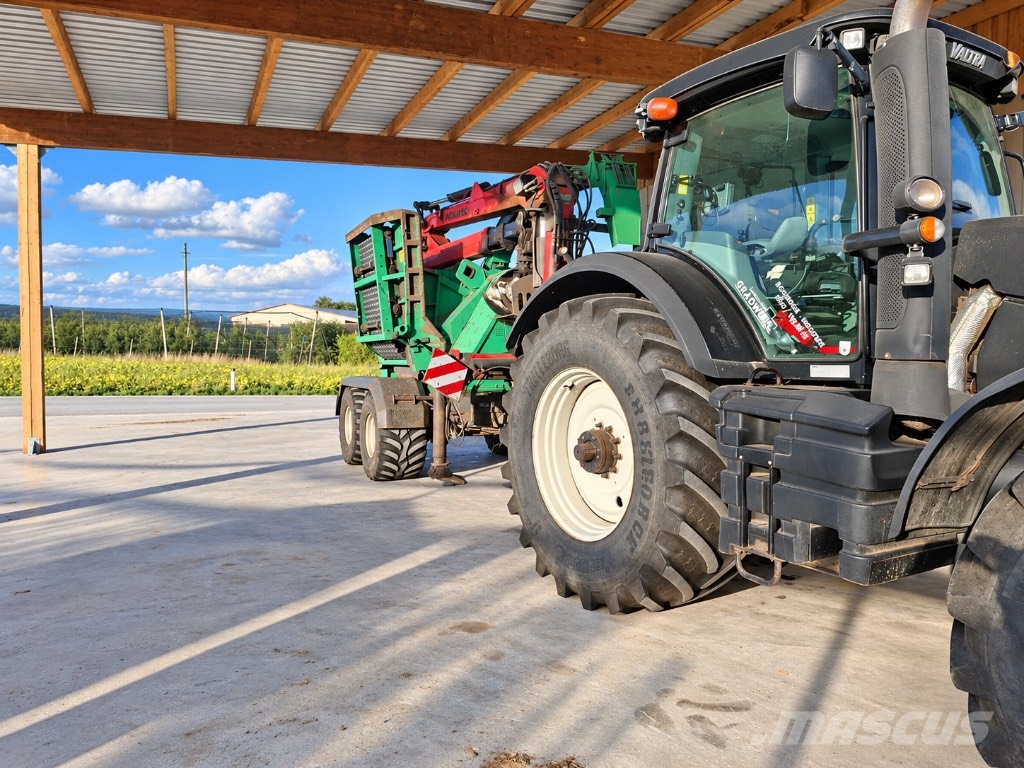 JENZ 582Z + Valtra S374 Houtversnipperaars