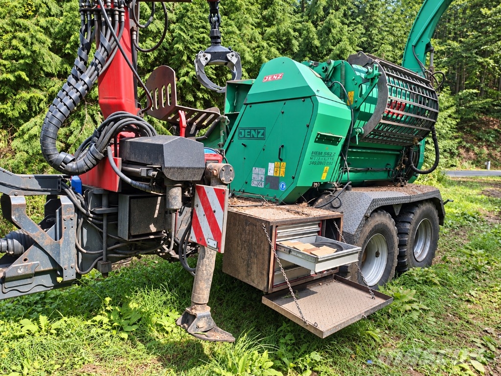 JENZ 582Z + Valtra S374 Houtversnipperaars