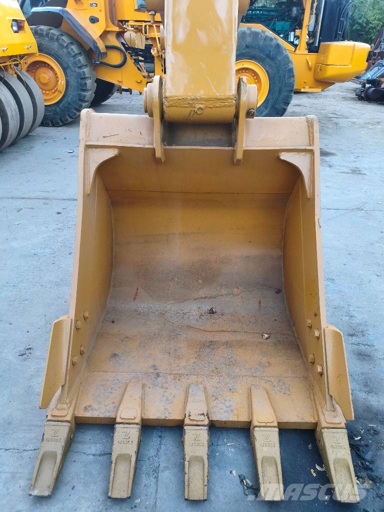 CAT 320CL Гусеничні екскаватори