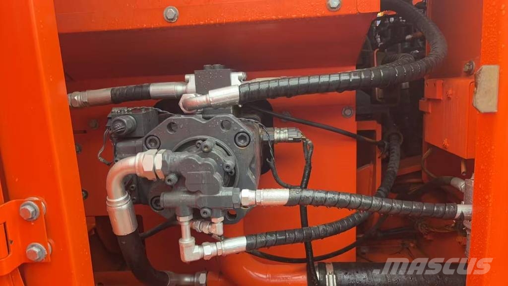 Doosan DX 140 LC Raupenbagger
