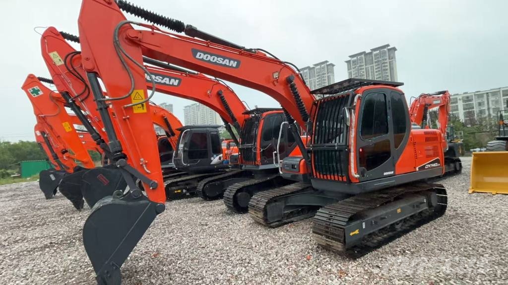Doosan DX 140 LC Raupenbagger