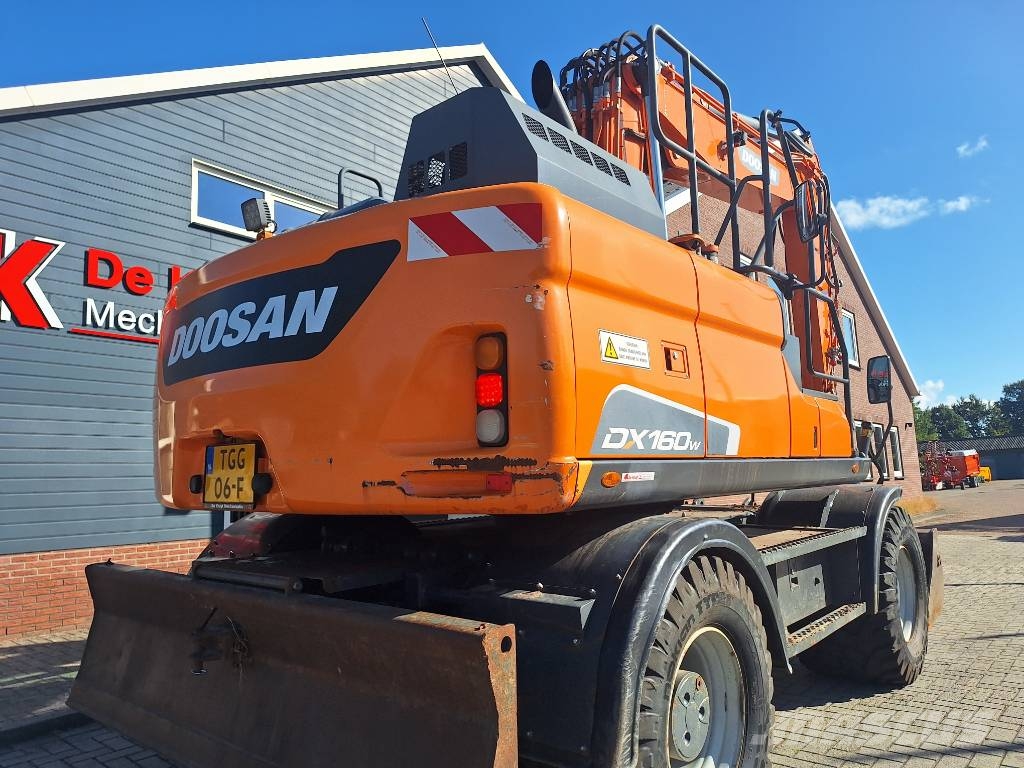 Doosan DX160W-5 Колісні екскаватори