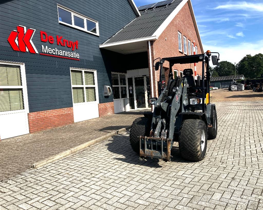 GiANT V4502 T Multifunktionslader