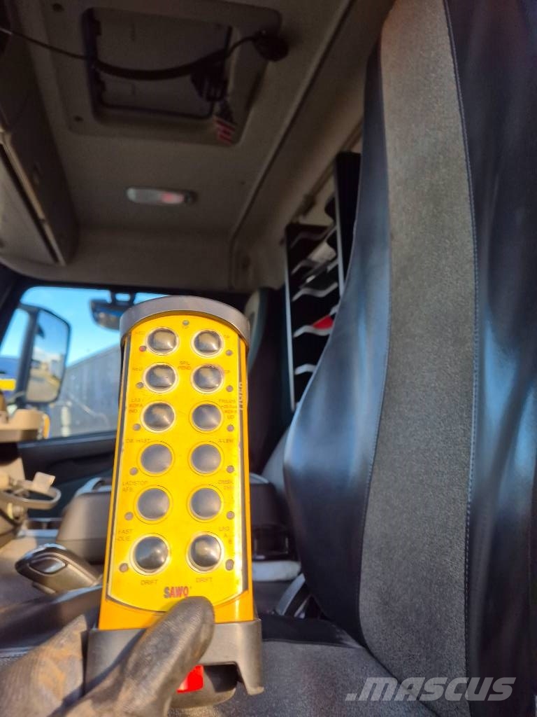 Volvo FM 500 8x4/4 // HIAB 244 EP-5 HIPRO // 3 way tip Lastbil med kran