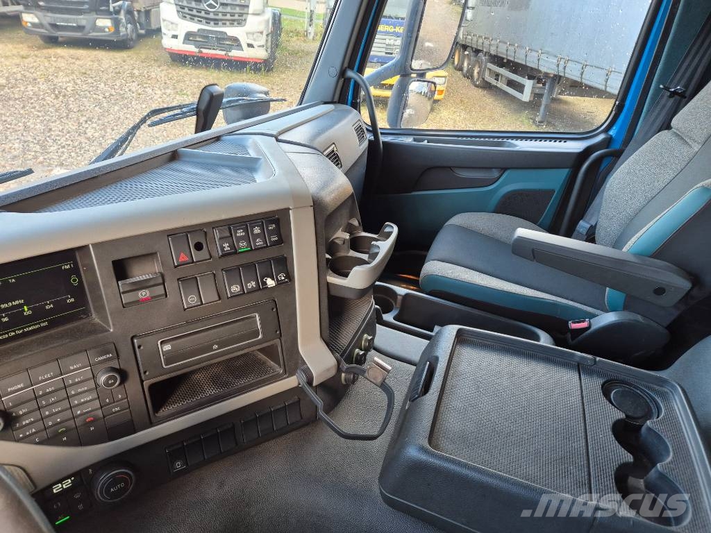 Volvo FM 500 8x4/4 // HIAB 244 EP-5 HIPRO // 3 way tip Lastbil med kran