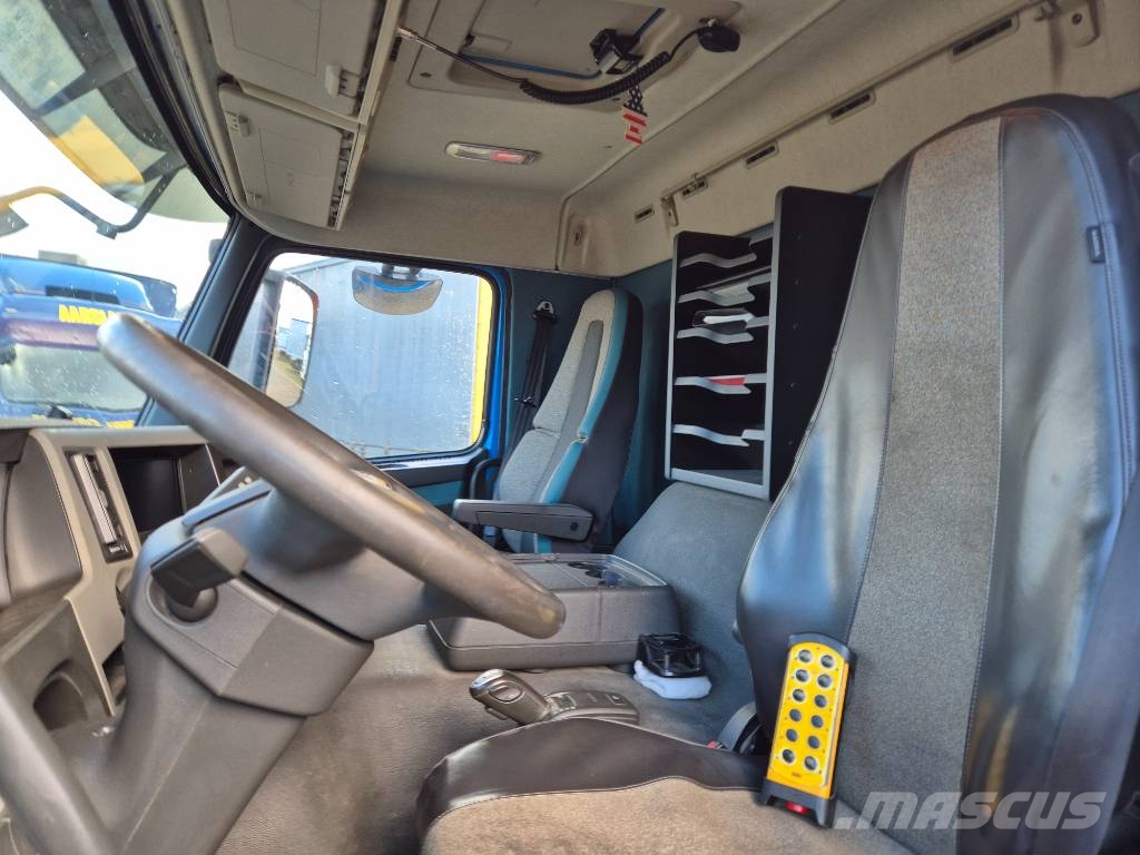 Volvo FM 500 8x4/4 // HIAB 244 EP-5 HIPRO // 3 way tip Lastbil med kran