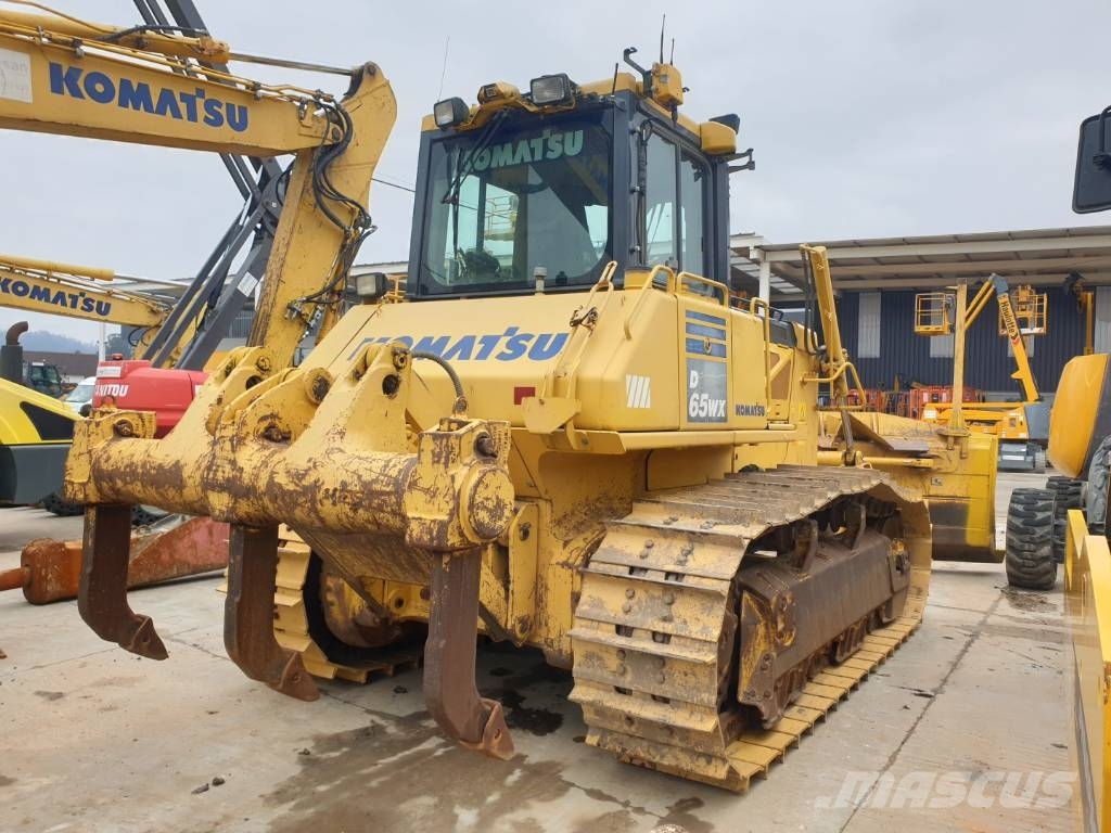 Komatsu D 65 WX-17 Buldozer sobre oruga