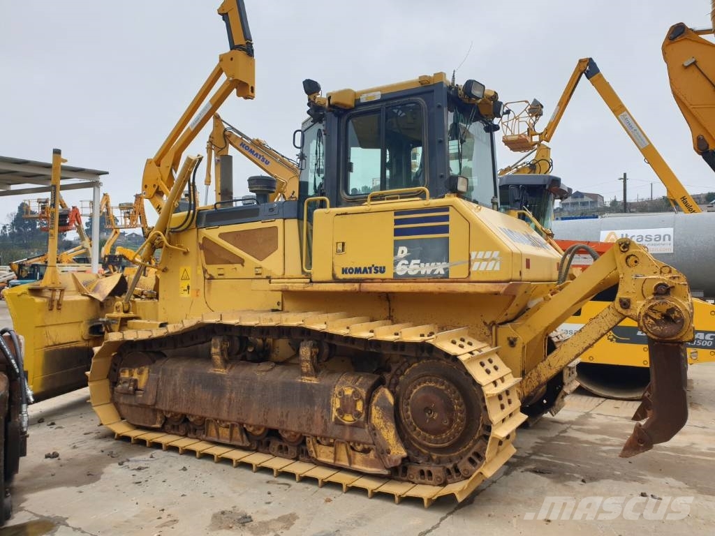 Komatsu D 65 WX-17 Buldozer sobre oruga