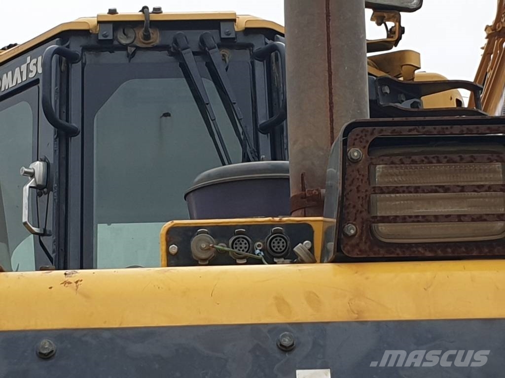 Komatsu D 65 WX-17 Buldozer sobre oruga