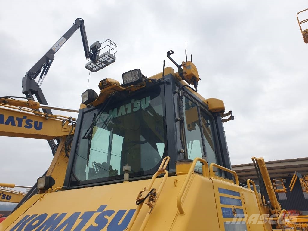 Komatsu D 65 WX-17 Buldozer sobre oruga