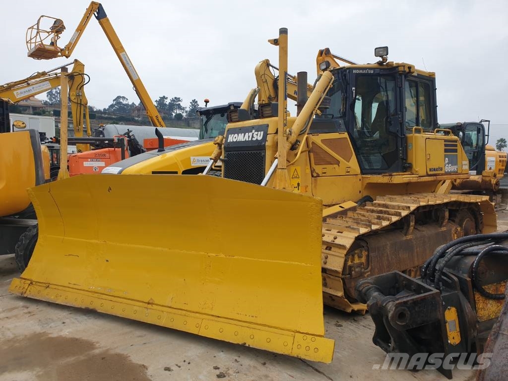 Komatsu D 65 WX-17 Buldozer sobre oruga