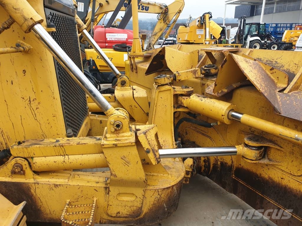 Komatsu D 65 WX-17 Buldozer sobre oruga